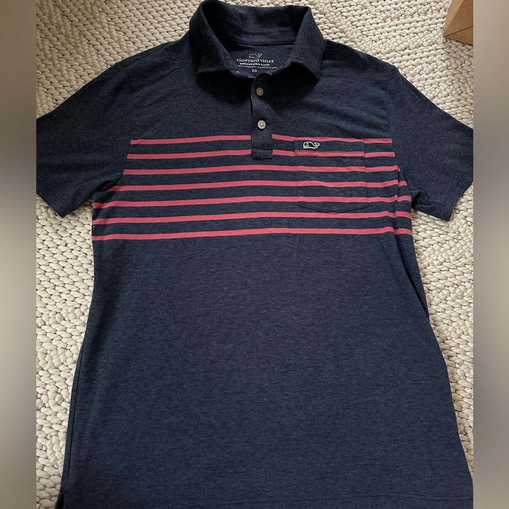 Pre owed men’s size xs vineyard vines Edgar town polo blue with pink str…